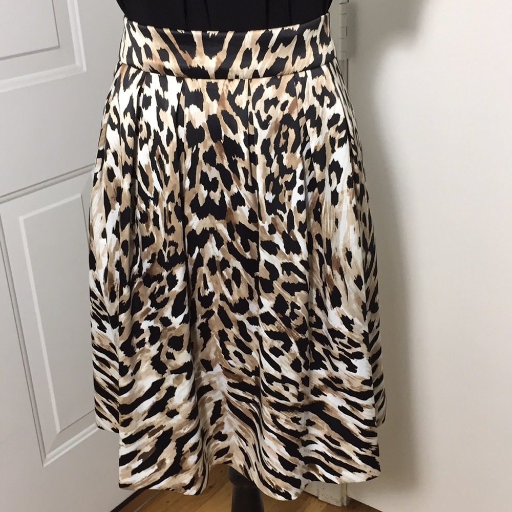 White House Black Market leopard print skirt🍃nwot